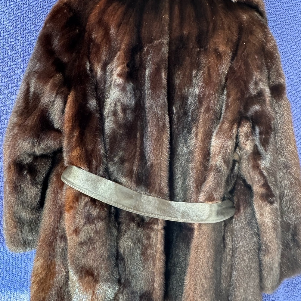 Luxurious Brown Fur Coat - Picture 6 of 12